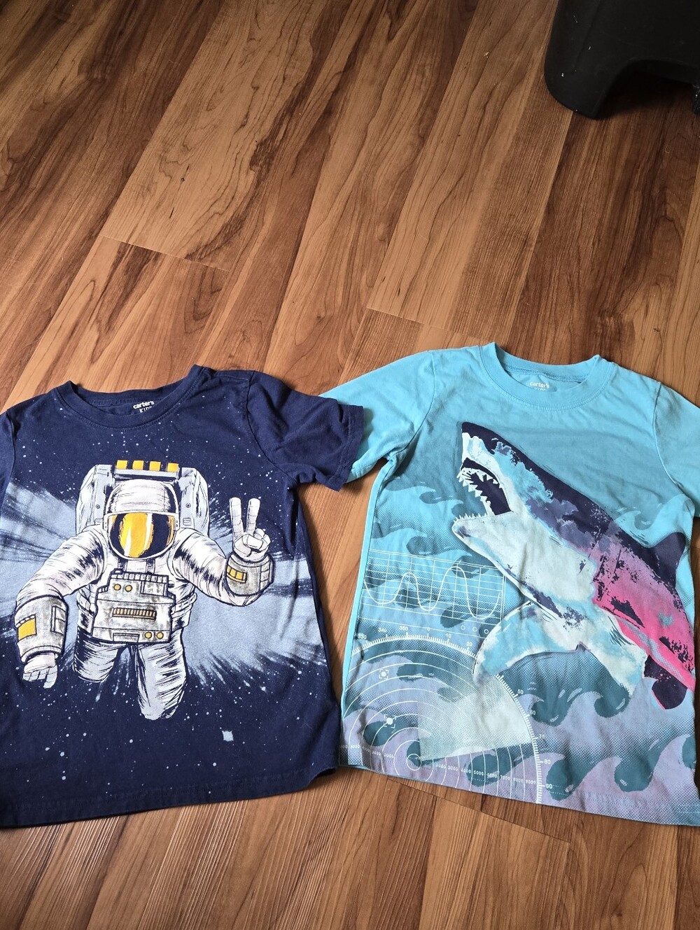 Carter's Astronaut & Shark graphic tee set of 2 little boy size 7 GUC